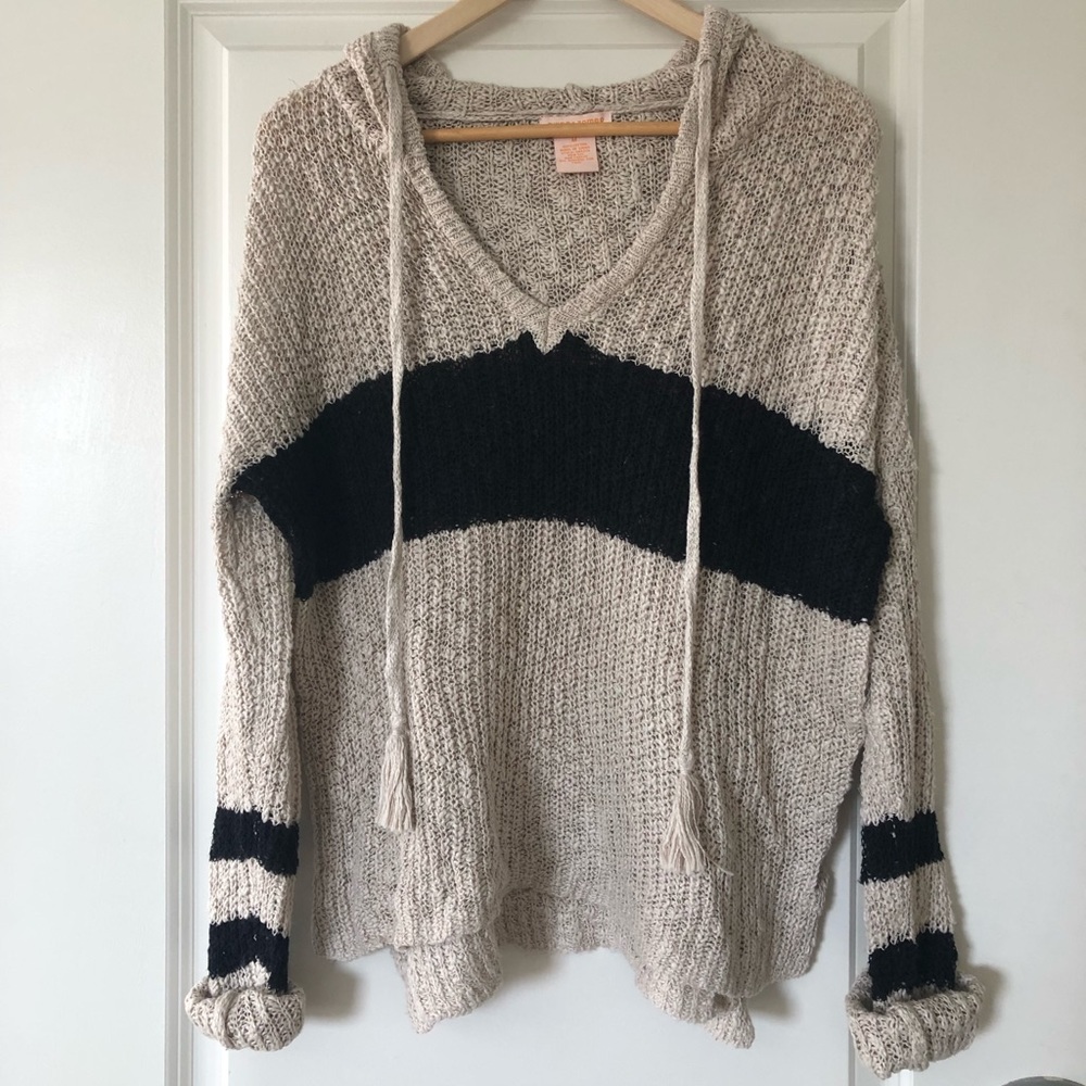 Hooded sweater NWOT